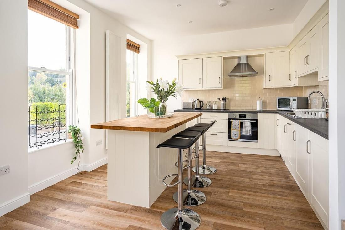 Spacious 2 Bedroom House With Stunning Views Bath Exteriér fotografie