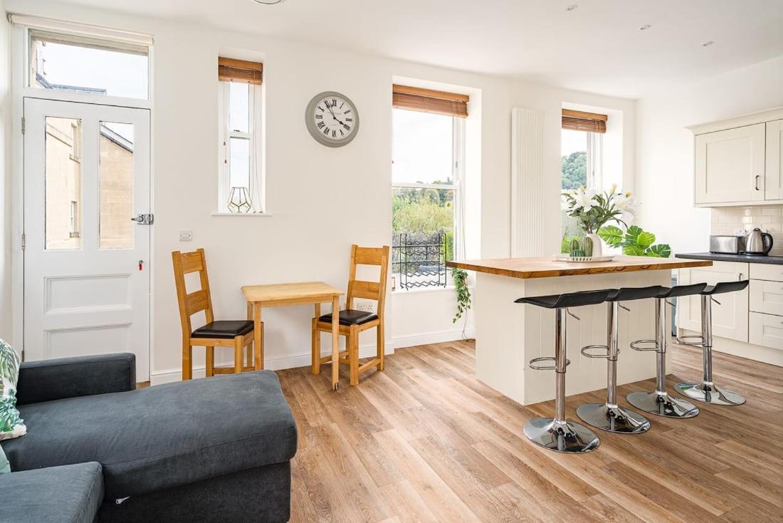 Spacious 2 Bedroom House With Stunning Views Bath Exteriér fotografie
